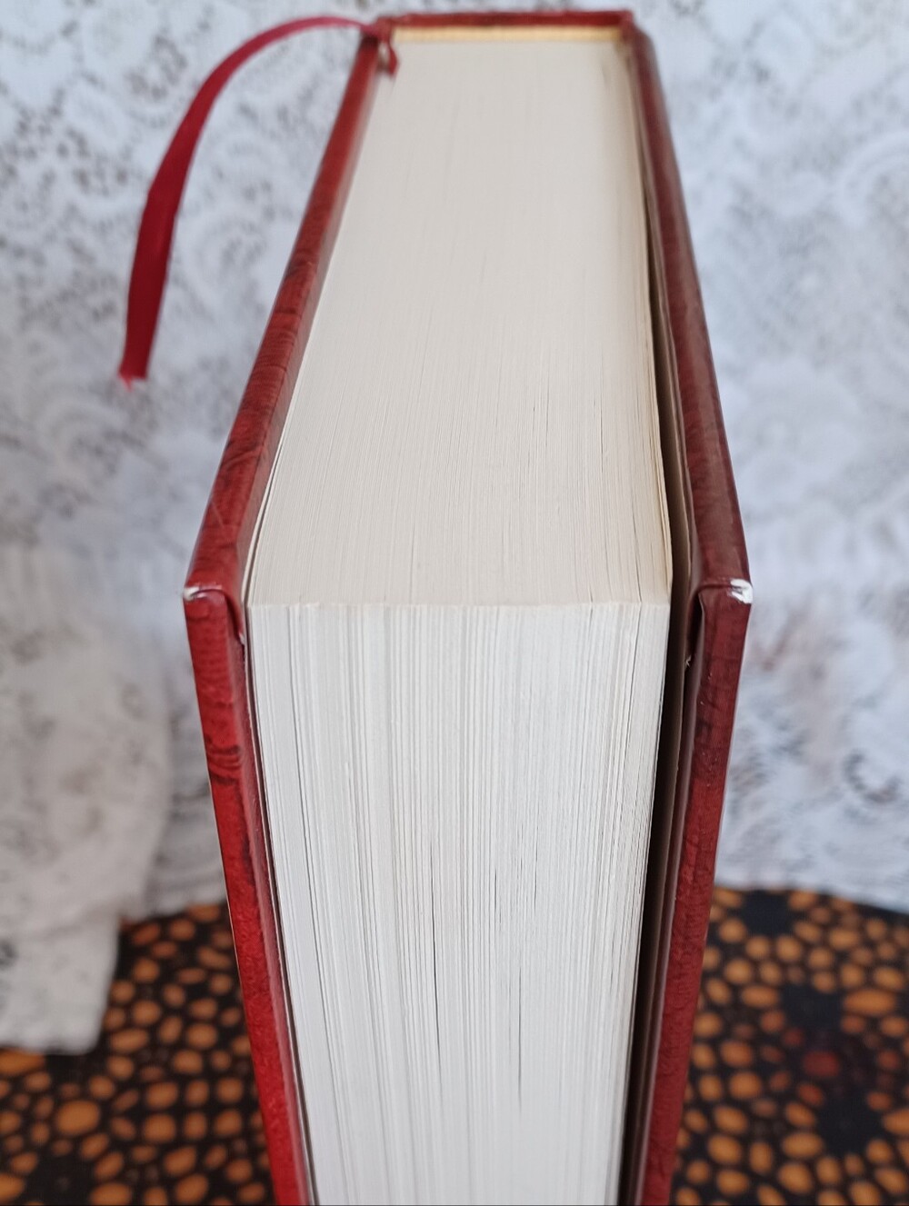 20TH ANNIVERSARY EDITION OUTLANDER A NOVEL BY DIANA GABALDON W/CD & BOOKMARK - Picture 10 of 14